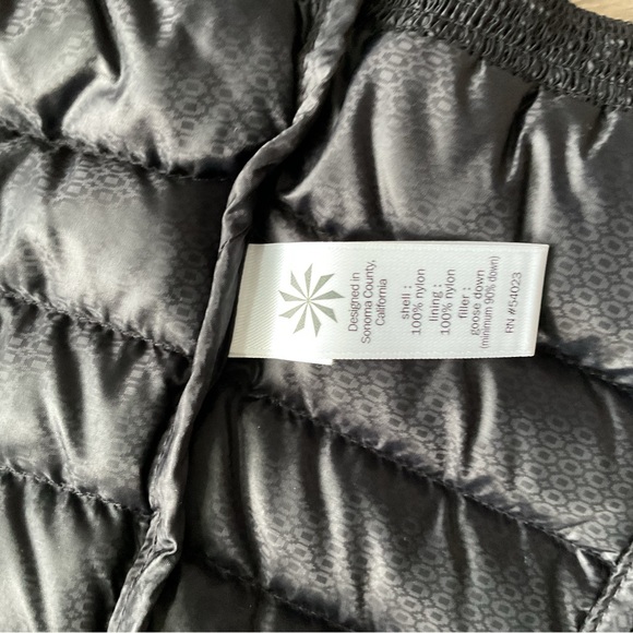 Athleta Downalicious Deluxe Puffer Jacket Goose Down Quilted Black - Picture 3 of 6